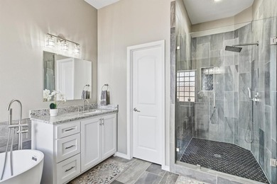 Completely rebuilt down to the studs just 3 years ago, this on Stewart Peninsula Golf Course in Texas - for sale on GolfHomes.com, golf home, golf lot