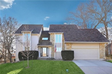 Looking for a family friendly home and community? Meticulously on Lakewood Oaks Golf Club, Ltd. in Missouri - for sale on GolfHomes.com, golf home, golf lot