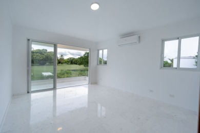 This beautiful villa offers 3 bedrooms plus a service room, set on  in  - for sale on GolfHomes.com, golf home, golf lot