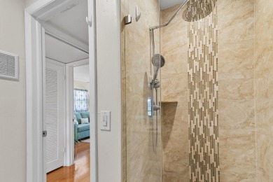 Stunning 2-bedroom, 2-bathroom condo in the highly desirable 55+ on Kings Point Golf -Flanders Way in Florida - for sale on GolfHomes.com, golf home, golf lot