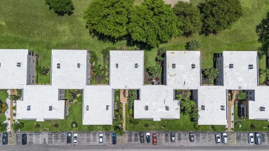Stunning 2-bedroom, 2-bathroom condo in the highly desirable 55+ on Kings Point Golf -Flanders Way in Florida - for sale on GolfHomes.com, golf home, golf lot