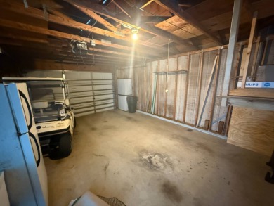 This well loved 2-bedroom, 2-bathroom Palm Harbor home is being on Del Tura Golf and Country Club in Florida - for sale on GolfHomes.com, golf home, golf lot
