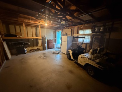 This well loved 2-bedroom, 2-bathroom Palm Harbor home is being on Del Tura Golf and Country Club in Florida - for sale on GolfHomes.com, golf home, golf lot