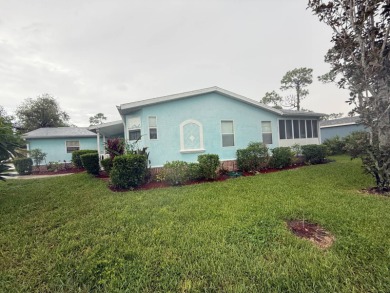 This well loved 2-bedroom, 2-bathroom Palm Harbor home is being on Del Tura Golf and Country Club in Florida - for sale on GolfHomes.com, golf home, golf lot