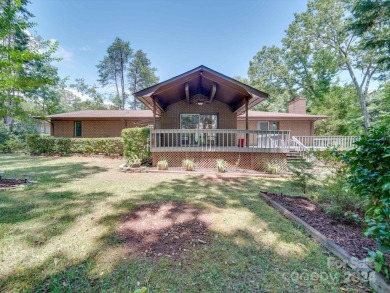 You MUST see this well cared for brick traditional home in River on River Hills Country Club in South Carolina - for sale on GolfHomes.com, golf home, golf lot