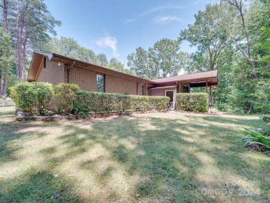 You MUST see this well cared for brick traditional home in River on River Hills Country Club in South Carolina - for sale on GolfHomes.com, golf home, golf lot