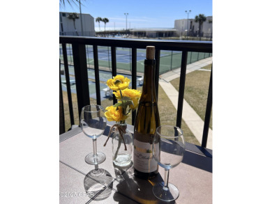 UNDER CONTRACT - ACCEPTING BACKUP OFFERS!!!LOWSET HOA's of all on Signal Hill Golf Course, Inc. in Florida - for sale on GolfHomes.com, golf home, golf lot