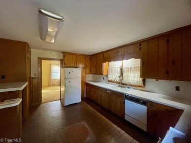 Wonderful location near Lexington Golf Course and Country Club! on Lexington Golf Club in North Carolina - for sale on GolfHomes.com, golf home, golf lot