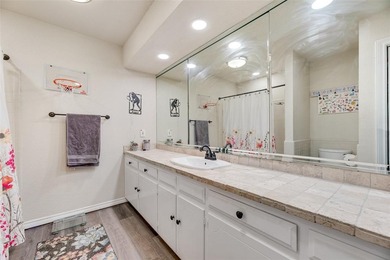 Beautifully updated condo located right next to the 18th Fairway on Ridglea Golf Course in Texas - for sale on GolfHomes.com, golf home, golf lot