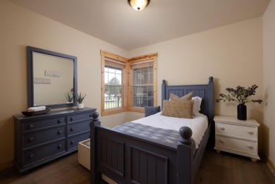 Welcome to your Eagle Crest escape! Overlooking the 18th fairway on  in Oregon - for sale on GolfHomes.com, golf home, golf lot