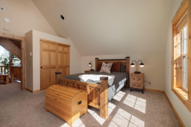 Welcome to your Eagle Crest escape! Overlooking the 18th fairway on  in Oregon - for sale on GolfHomes.com, golf home, golf lot
