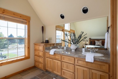 Welcome to your Eagle Crest escape! Overlooking the 18th fairway on  in Oregon - for sale on GolfHomes.com, golf home, golf lot