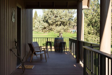 Welcome to your Eagle Crest escape! Overlooking the 18th fairway on  in Oregon - for sale on GolfHomes.com, golf home, golf lot