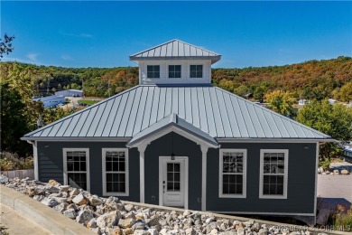 Welcome to this newly listed single-family home in the highly on The Oaks Golf Course in Missouri - for sale on GolfHomes.com, golf home, golf lot