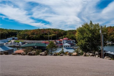 Welcome to this newly listed single-family home in the highly on The Oaks Golf Course in Missouri - for sale on GolfHomes.com, golf home, golf lot