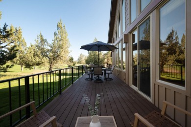 Welcome to your Eagle Crest escape! Overlooking the 18th fairway on  in Oregon - for sale on GolfHomes.com, golf home, golf lot