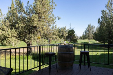 Welcome to your Eagle Crest escape! Overlooking the 18th fairway on  in Oregon - for sale on GolfHomes.com, golf home, golf lot