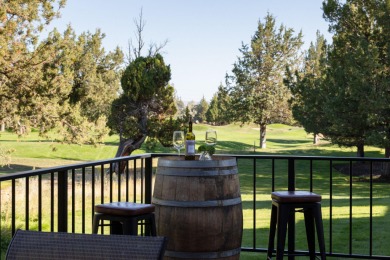 Welcome to your Eagle Crest escape! Overlooking the 18th fairway on  in Oregon - for sale on GolfHomes.com, golf home, golf lot