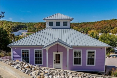 Welcome to this newly listed single-family home in the highly on The Oaks Golf Course in Missouri - for sale on GolfHomes.com, golf home, golf lot