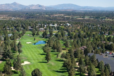 Welcome to your Eagle Crest escape! Overlooking the 18th fairway on  in Oregon - for sale on GolfHomes.com, golf home, golf lot