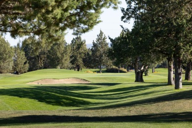 Welcome to your Eagle Crest escape! Overlooking the 18th fairway on  in Oregon - for sale on GolfHomes.com, golf home, golf lot