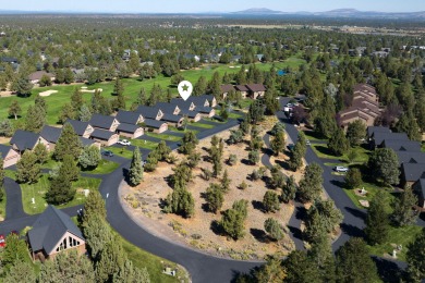 Welcome to your Eagle Crest escape! Overlooking the 18th fairway on  in Oregon - for sale on GolfHomes.com, golf home, golf lot