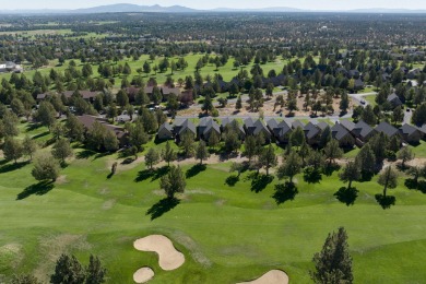 Welcome to your Eagle Crest escape! Overlooking the 18th fairway on  in Oregon - for sale on GolfHomes.com, golf home, golf lot