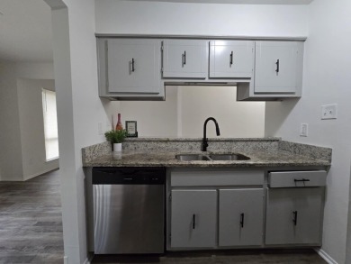 Beautiful Updated Condo - Move-In Ready! Completely remodeled on The Links At Fox Meadows in Tennessee - for sale on GolfHomes.com, golf home, golf lot