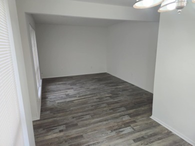 Beautiful Updated Condo - Move-In Ready! Completely remodeled on The Links At Fox Meadows in Tennessee - for sale on GolfHomes.com, golf home, golf lot