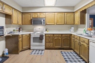 Welcome to your peaceful retreat in Hot Springs Village! This on DeSoto Golf Course in Arkansas - for sale on GolfHomes.com, golf home, golf lot