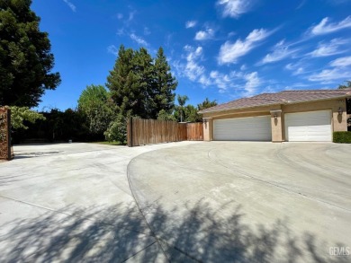 Gorgeous single-story home nestled on a tranquil cul-de-sac on The Links At Riverlakes Ranch in California - for sale on GolfHomes.com, golf home, golf lot