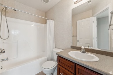 This stunning end-unit townhome, built in 2002 as the builder's on Mountain View Golf Course in Utah - for sale on GolfHomes.com, golf home, golf lot