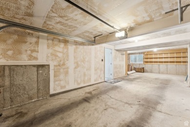 This stunning end-unit townhome, built in 2002 as the builder's on Mountain View Golf Course in Utah - for sale on GolfHomes.com, golf home, golf lot