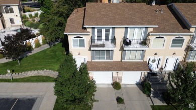 This stunning end-unit townhome, built in 2002 as the builder's on Mountain View Golf Course in Utah - for sale on GolfHomes.com, golf home, golf lot