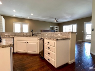 Gorgeous single-story home nestled on a tranquil cul-de-sac on The Links At Riverlakes Ranch in California - for sale on GolfHomes.com, golf home, golf lot