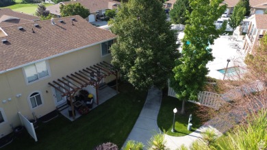 This stunning end-unit townhome, built in 2002 as the builder's on Mountain View Golf Course in Utah - for sale on GolfHomes.com, golf home, golf lot