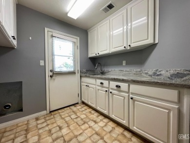 Gorgeous single-story home nestled on a tranquil cul-de-sac on The Links At Riverlakes Ranch in California - for sale on GolfHomes.com, golf home, golf lot