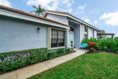 :Beautifully updated home centrally located that feels like a on Legacy at Sherwood Park Golf Course in Florida - for sale on GolfHomes.com, golf home, golf lot