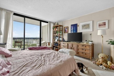 Seller is WILLING TO CONTRIBUTE $5000-$10,000 to closing to help on The President Country Club in Florida - for sale on GolfHomes.com, golf home, golf lot