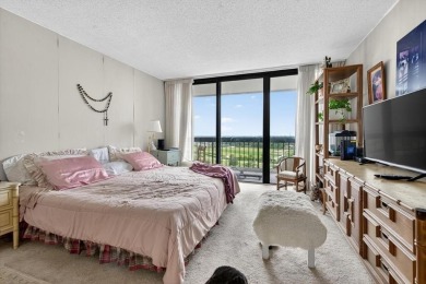Seller is WILLING TO CONTRIBUTE $5000-$10,000 to closing to help on The President Country Club in Florida - for sale on GolfHomes.com, golf home, golf lot