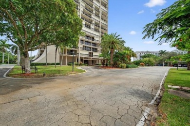 Seller is WILLING TO CONTRIBUTE $5000-$10,000 to closing to help on The President Country Club in Florida - for sale on GolfHomes.com, golf home, golf lot