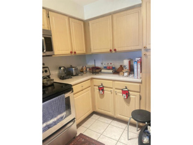 GREAT OPPORTUNITY FOR INVESTORS! This charming 1 -bedroom on Hunters Creek Golf Course in Florida - for sale on GolfHomes.com, golf home, golf lot