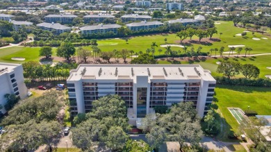 GATED COMMUNITY IN CENTRAL BOCA RATON SPACIOUS 2/2 WITH A on The Country Club At Boca Raton in Florida - for sale on GolfHomes.com, golf home, golf lot