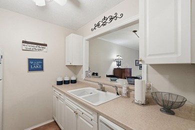 Beautifully updated Lakewood Hills condo in the heart of on Indian Hills Country Club in Arkansas - for sale on GolfHomes.com, golf home, golf lot