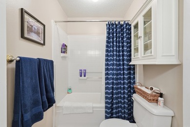 Beautifully updated Lakewood Hills condo in the heart of on Indian Hills Country Club in Arkansas - for sale on GolfHomes.com, golf home, golf lot