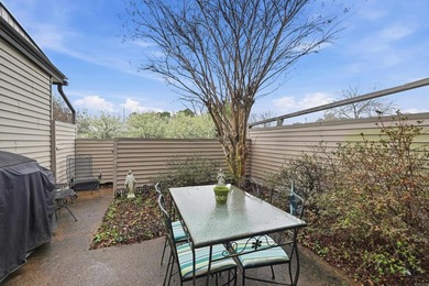 Beautifully updated Lakewood Hills condo in the heart of on Indian Hills Country Club in Arkansas - for sale on GolfHomes.com, golf home, golf lot