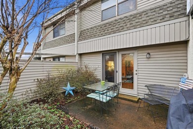 Beautifully updated Lakewood Hills condo in the heart of on Indian Hills Country Club in Arkansas - for sale on GolfHomes.com, golf home, golf lot