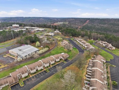 Beautifully updated Lakewood Hills condo in the heart of on Indian Hills Country Club in Arkansas - for sale on GolfHomes.com, golf home, golf lot