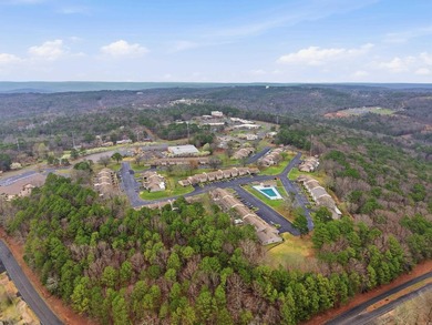 Beautifully updated Lakewood Hills condo in the heart of on Indian Hills Country Club in Arkansas - for sale on GolfHomes.com, golf home, golf lot
