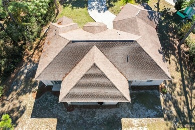 Welcome to this beautiful and spacious 3-bedroom, 2-bath home on Sugarmill Woods Golf and Country Club in Florida - for sale on GolfHomes.com, golf home, golf lot